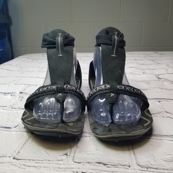 Cushe Clover black thong gladiator sandals - Picture 6 of 13